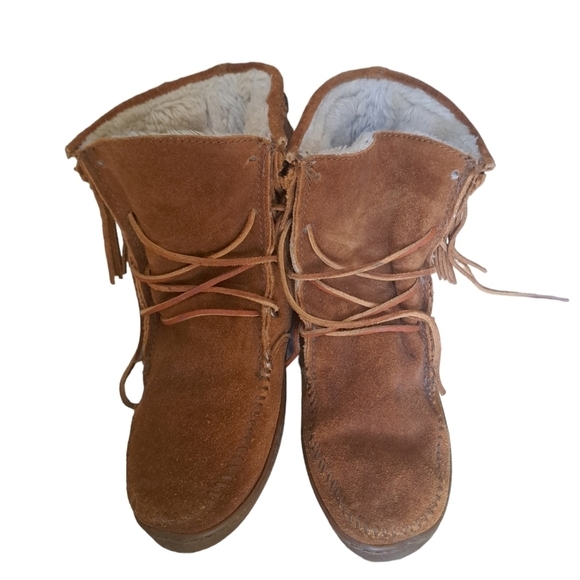 MINNETONKA short fringe leather moccasins booties shearling ankle boots WMS 8 - Picture 10 of 16